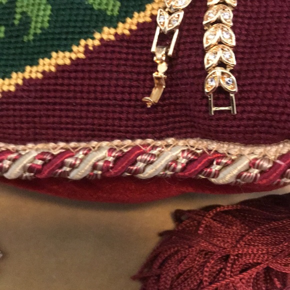 Goldtone Leaf earrings & Necklace - Picture 8 of 10